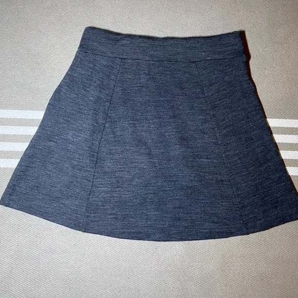EUC Icebreaker Gray Merino Wool Mini Skirt With Pockets Pull On Elastic Waist - Picture 4 of 6